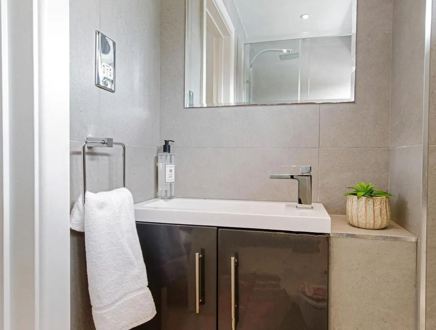 Large City House In Most Desirable Location - Walk To River ケンブリッジ イギリス
